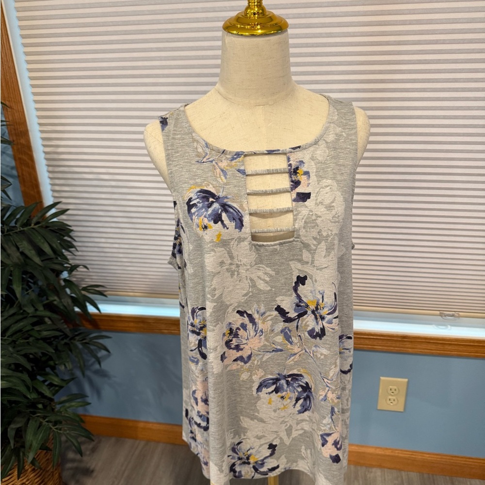 24/7 Comfort Apparel Gray Floral Cutout Tank Top
